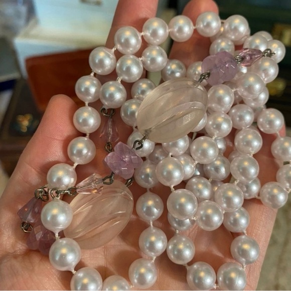 Vintage Lavender Purple Faux Pearl Necklace - Picture 2 of 2